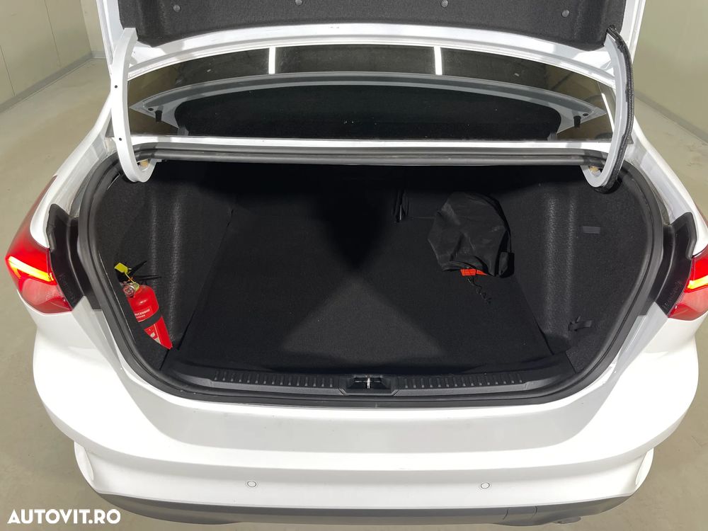 Ford Focus 1.5 EcoBlue 8AT Titanium - 13