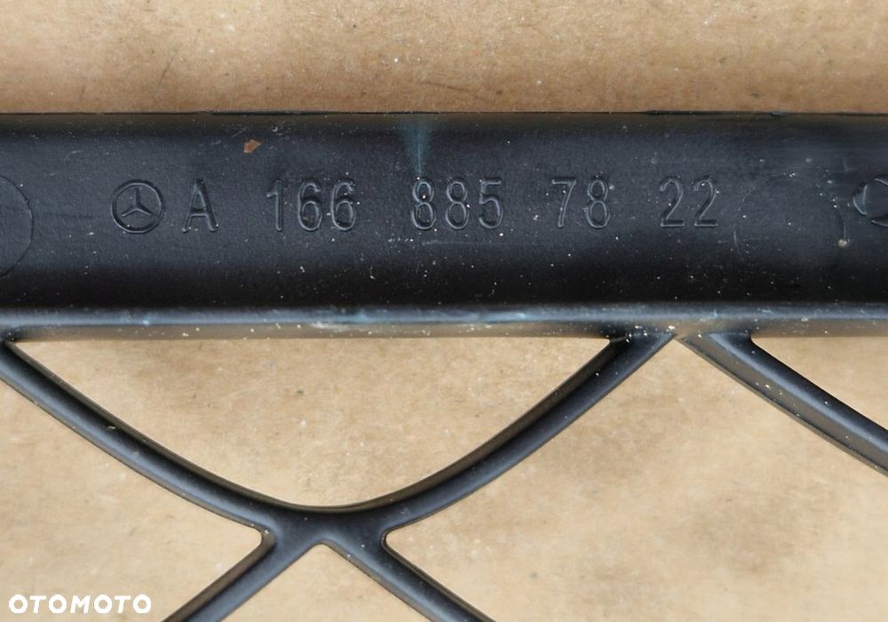 KRATKA ŚRODKOWA W ZDERZAK MERCEDES W166 AMG 15-20 NOWA - 7