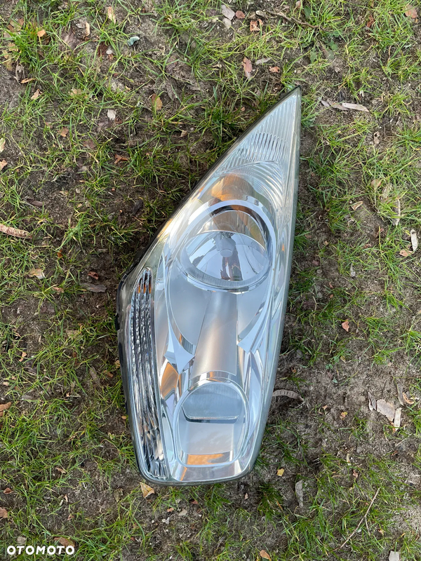 Lampa przednia prawa i lewa KIA VENGA