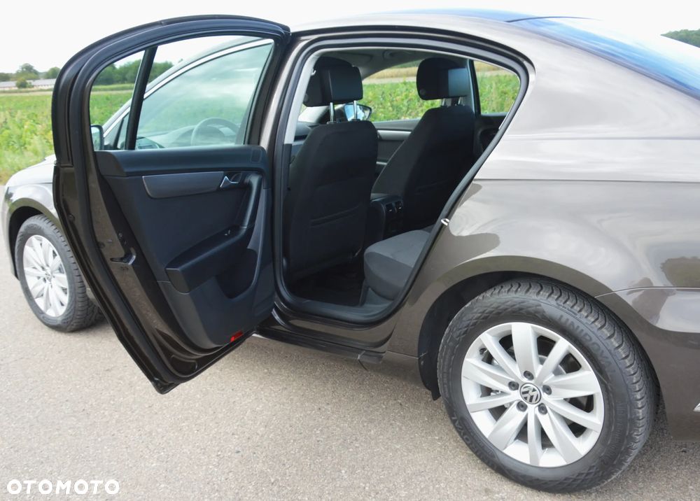 Volkswagen Passat - 34