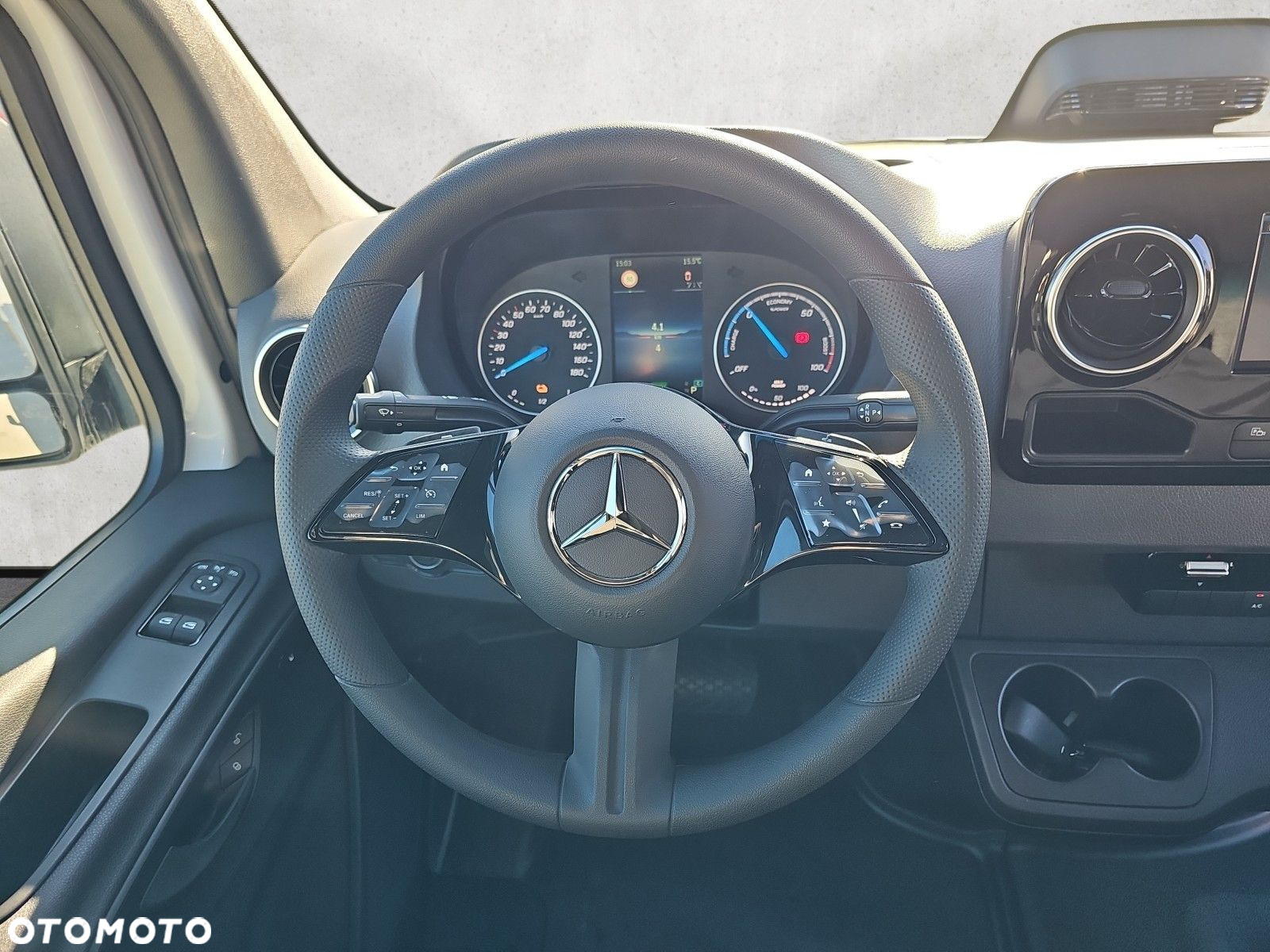 Mercedes-Benz Sprinter 320 e - 14
