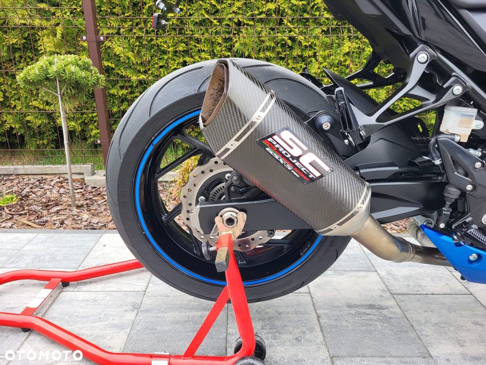 Suzuki GSX - 18