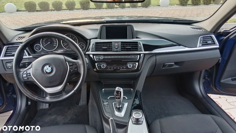 2019 BMW Seria 3, photograph 11
