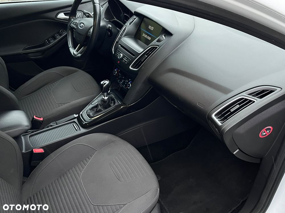 Ford Focus - 24