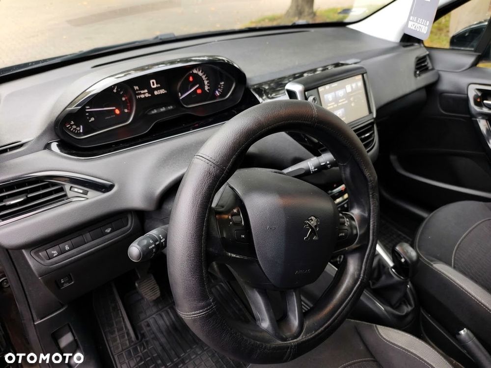 Peugeot 208 - 6