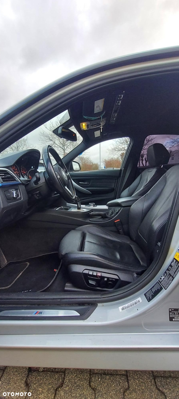 BMW Seria 3 335i xDrive M Sport - 16