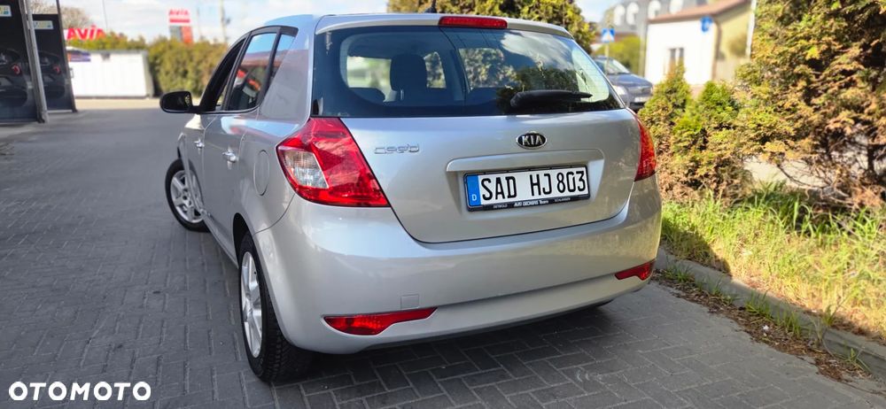 Kia Ceed 1.4 CVVT Dream-Team Edition - 11