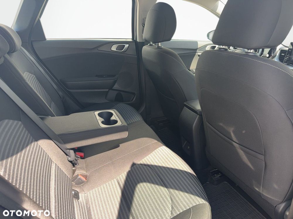 Kia Ceed - 16