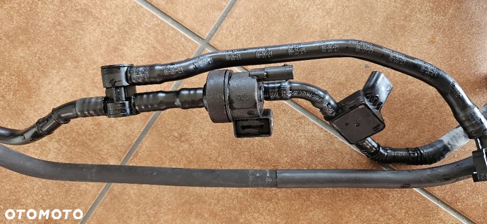 Przewód zawór paliwa Audi Vw Seat Skoda 1.5 TSI . 05E906052  04E133277A - 3