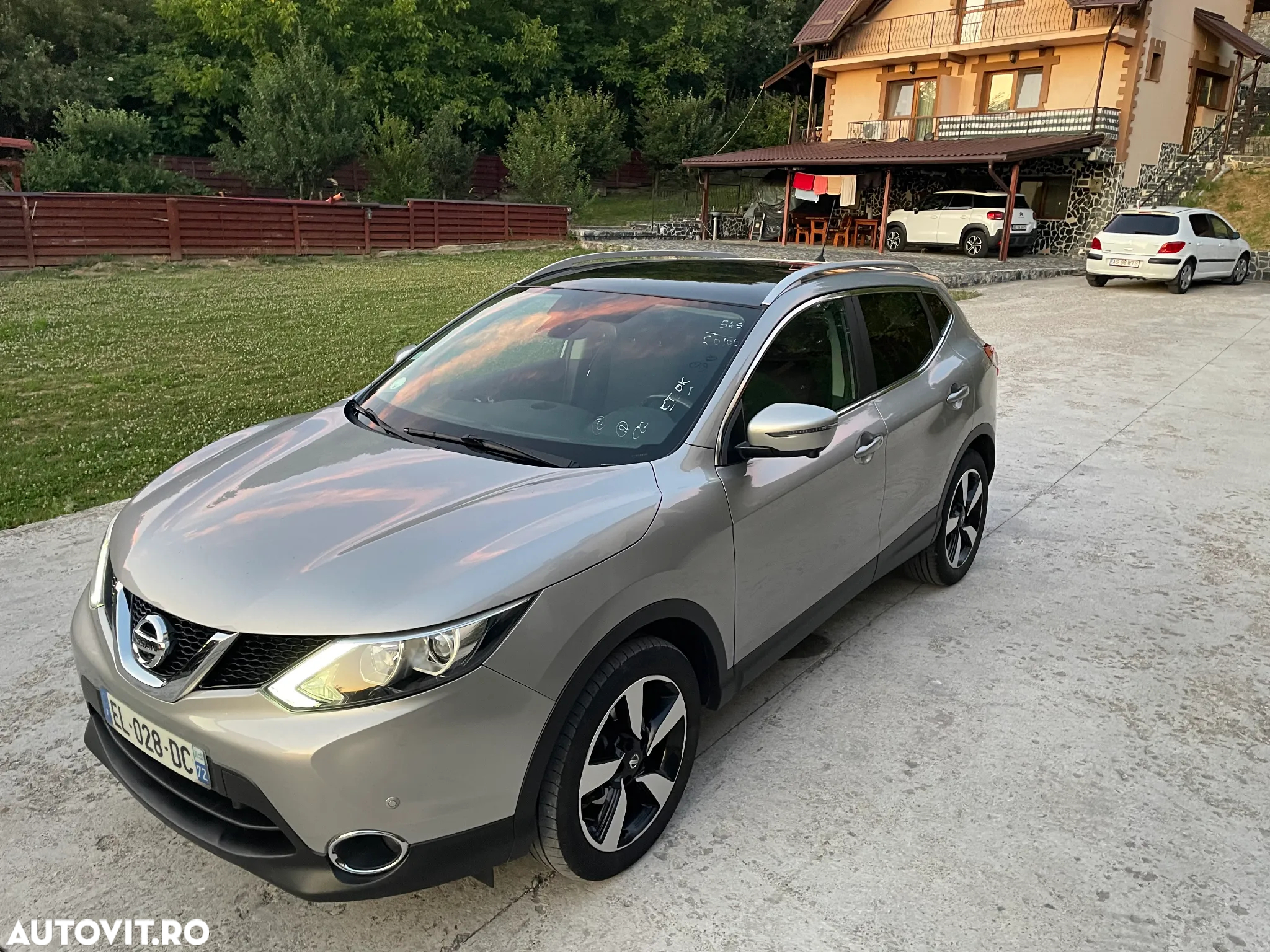 Nissan Qashqai 1.6 DCI Start/Stop X-TRONIC Tekna - 33