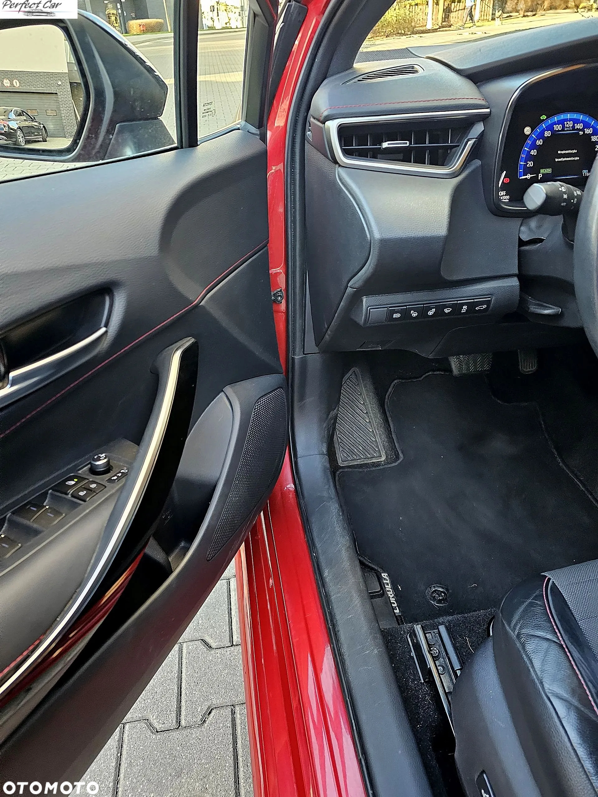 Toyota Corolla 1.8 Hybrid Executive - 11