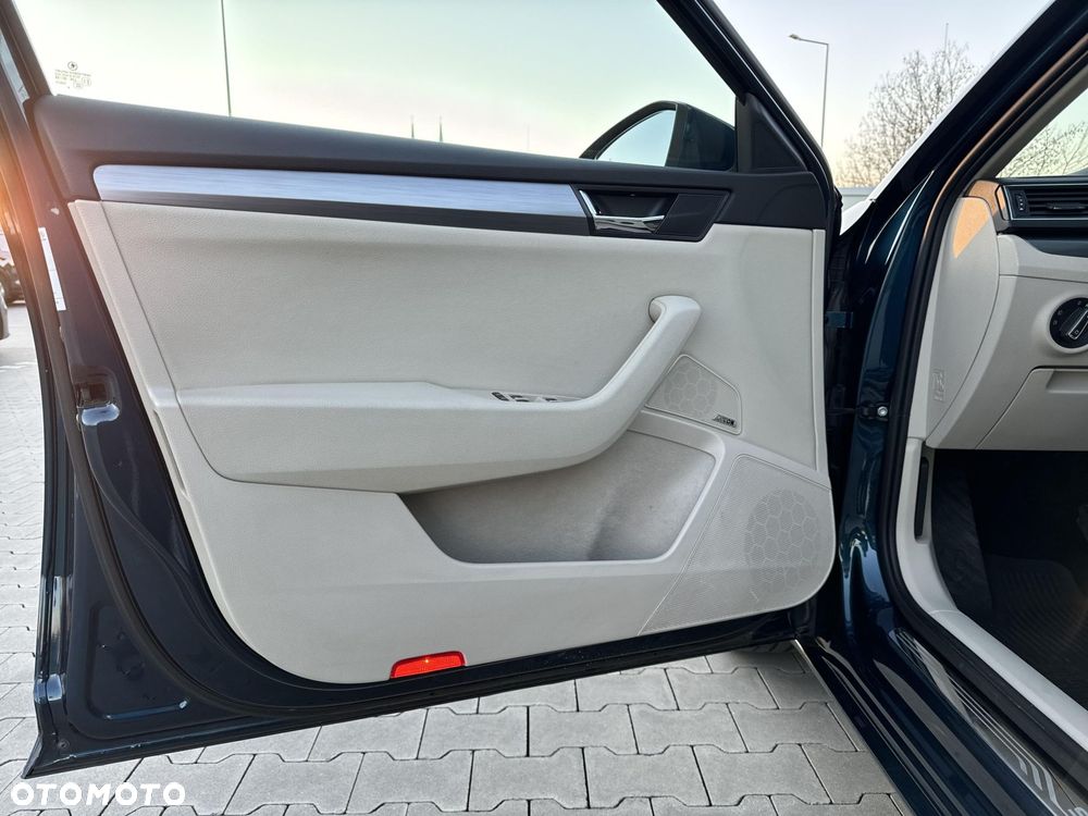 Skoda Superb 2.0 TDI Style DSG - 10