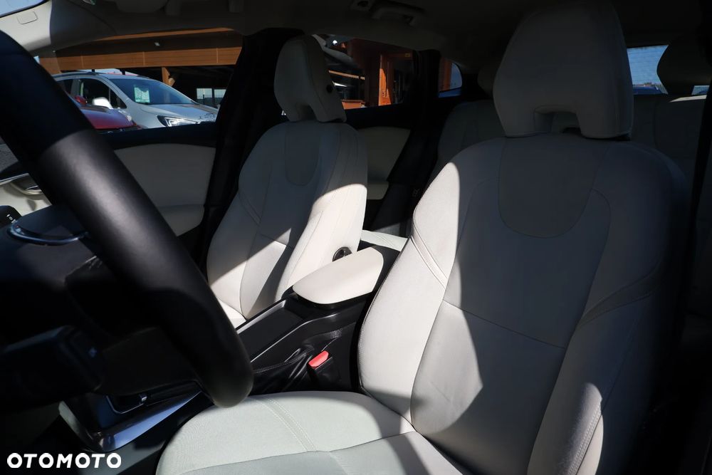 Volvo V40 D2 Momentum - 28
