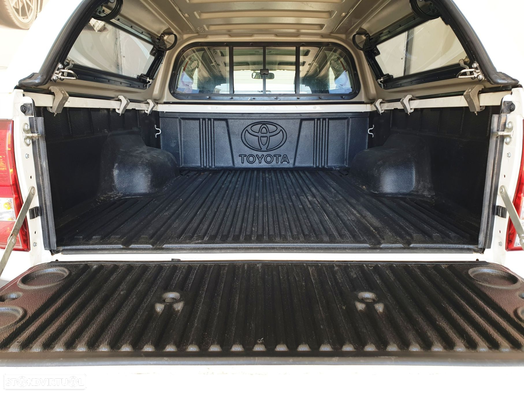 Toyota Hilux 2.4 D-4D 2WD CD - 26