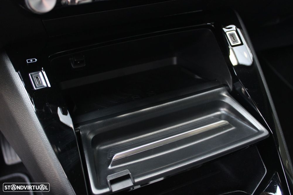 Peugeot 2008 1.2 PureTech Allure EAT8 - 33