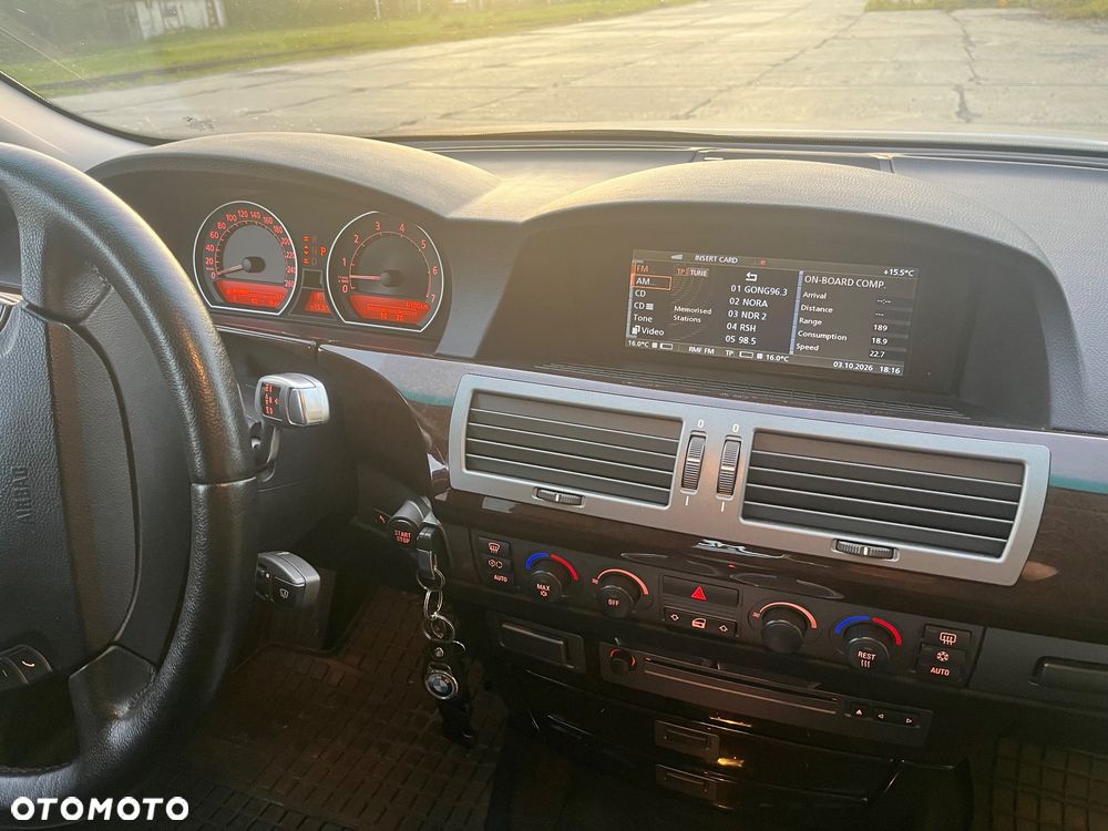 BMW Seria 7 745i L - 37