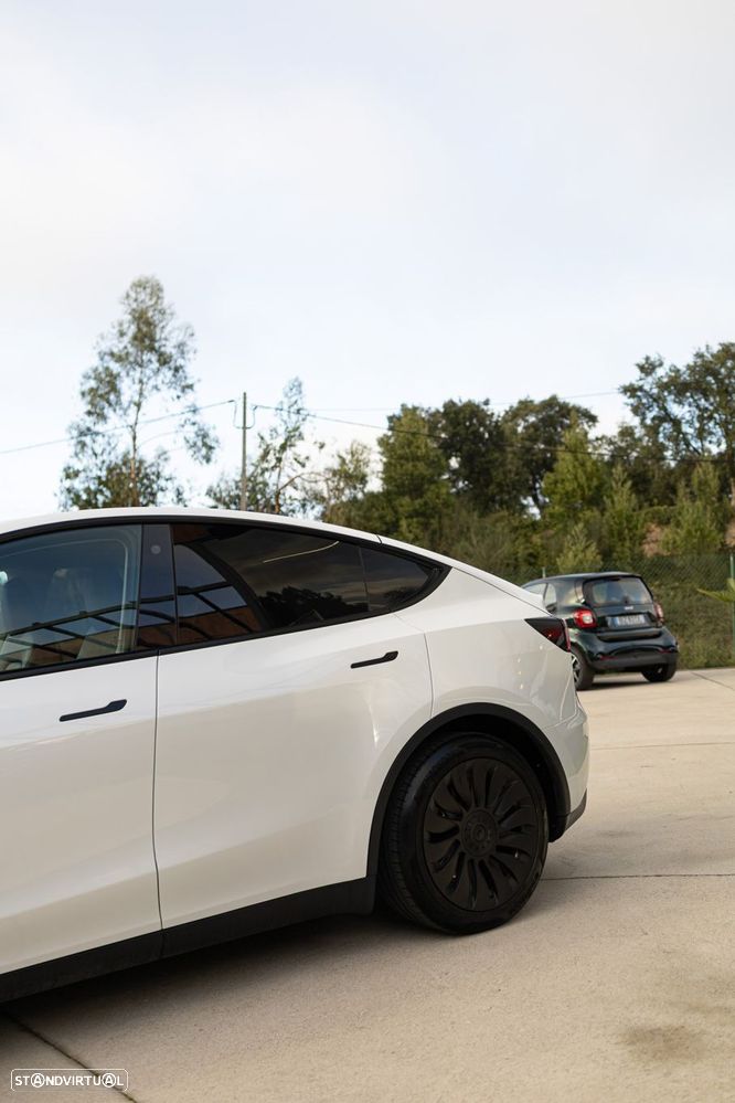 Tesla Model Y Standard RWD - 14