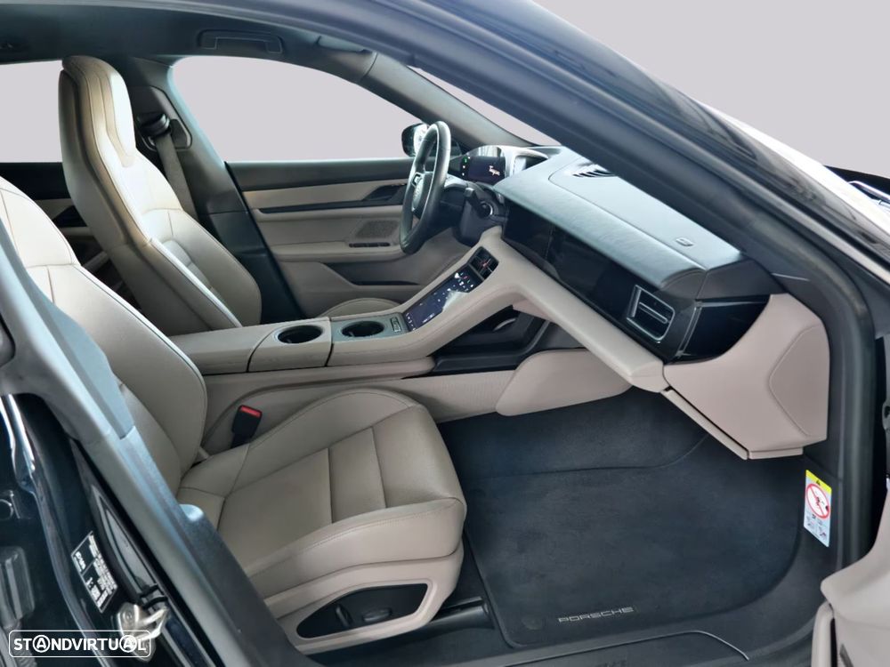 Porsche Taycan Sport Turismo - 11