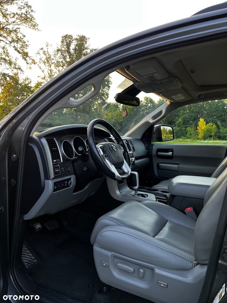 Toyota Sequoia - 11