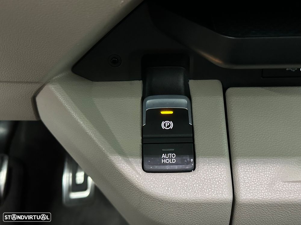 VW Multivan 2.0 TDI Style Longa DSG - 32