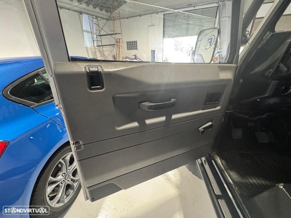Land Rover Defender 90 2.5 TD5 Metal Top - 19
