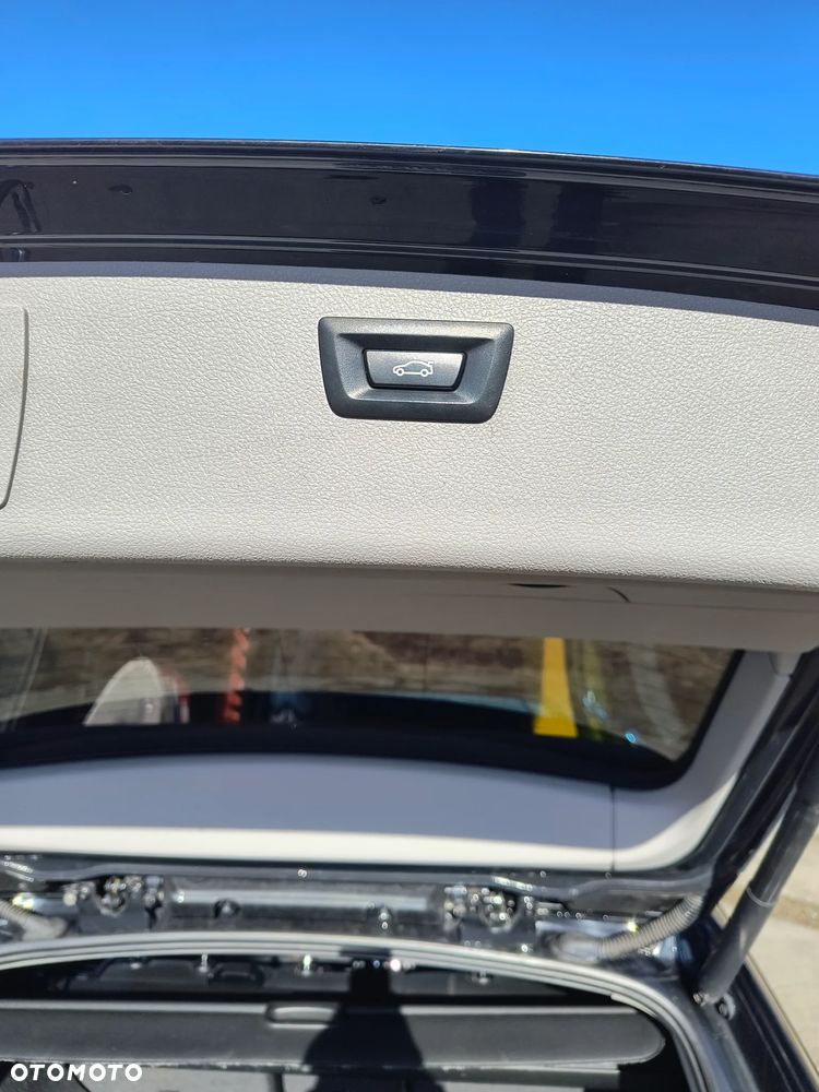 BMW Seria 3 318d Sport Line - 8