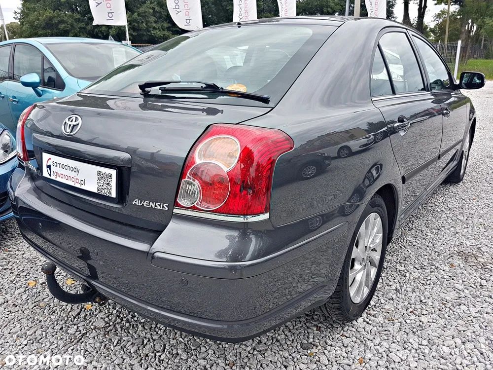 Toyota Avensis 2.0 VVT-i Executive - 32