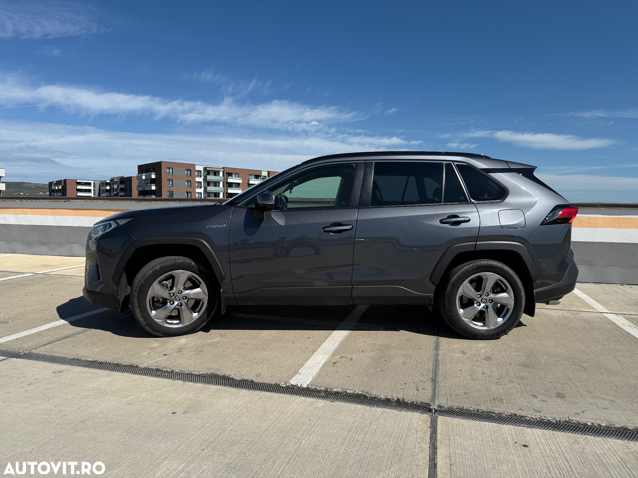 Toyota RAV4 2.5 Hybrid VVT-iE 4x4 Luxury - 2