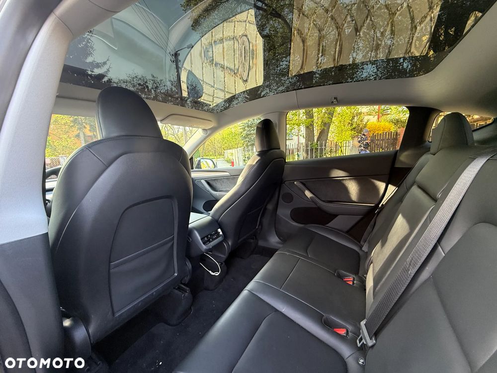 Tesla Model Y Long Range Dual Motor AWD - 6