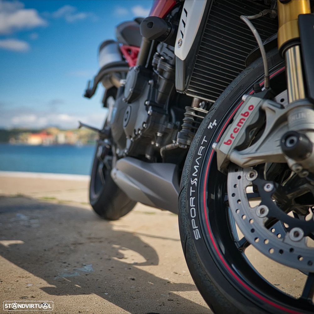 Triumph Speed Triple R - 2