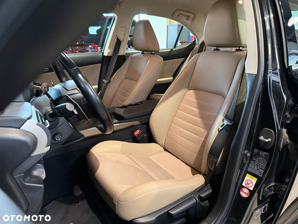 Lexus IS 200t Executive Line - 7