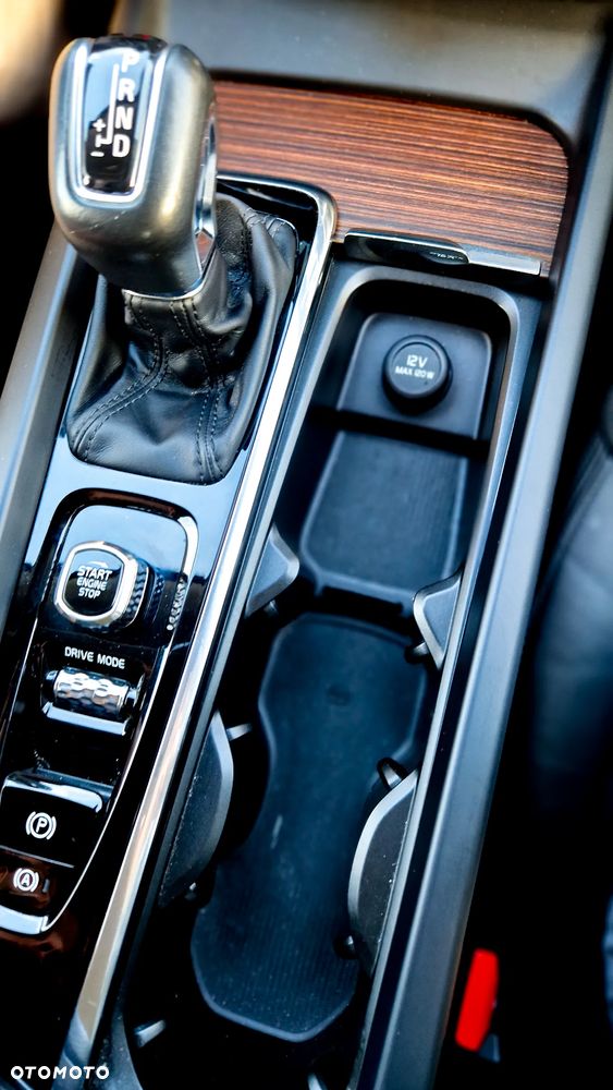 Volvo XC 60 D4 Geartronic Momentum Pro - 23