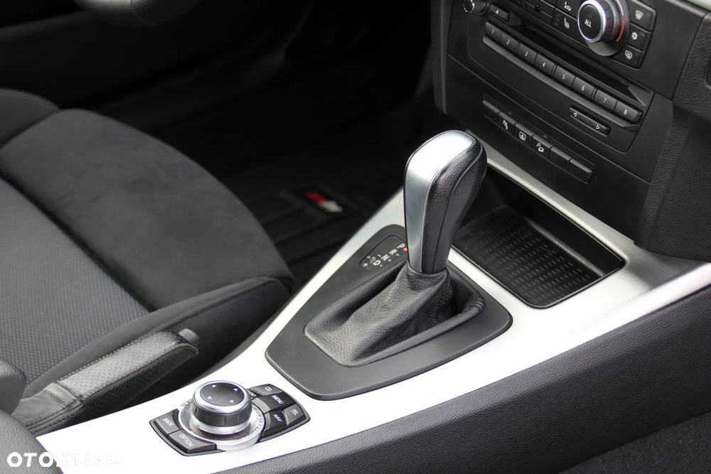 BMW Seria 3 330i xDrive - 13