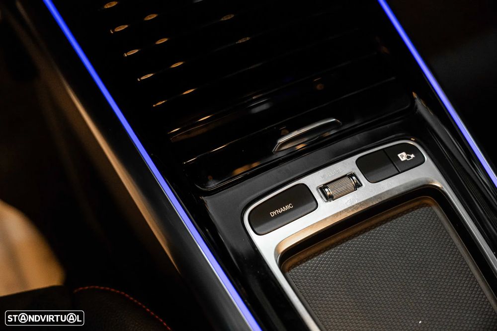 Mercedes-Benz GLA 200 d AMG Line - 20