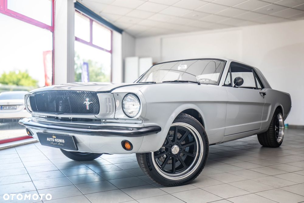 Ford Mustang - 1