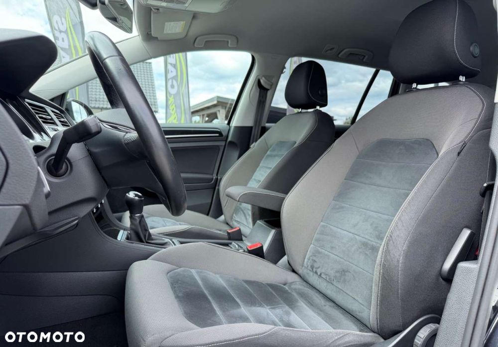 Volkswagen Golf - 11