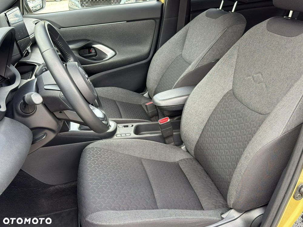 Toyota Yaris Cross - 12