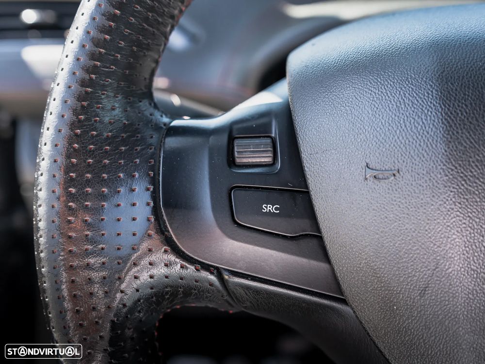 Peugeot 208 GTI 200 THP - 17