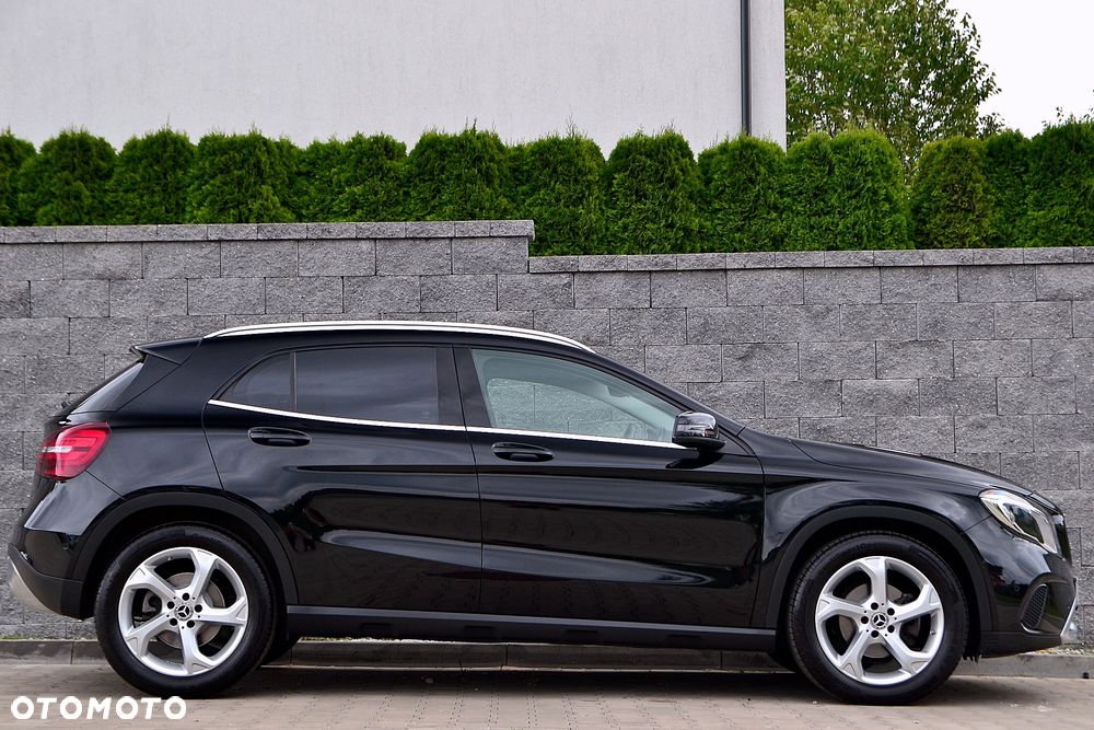 Mercedes-Benz GLA 200 Urban - 4