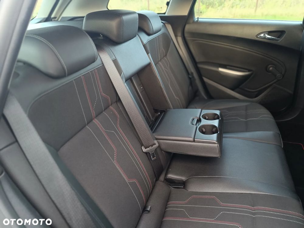 Opel Astra IV 1.4 T Cosmo - 16