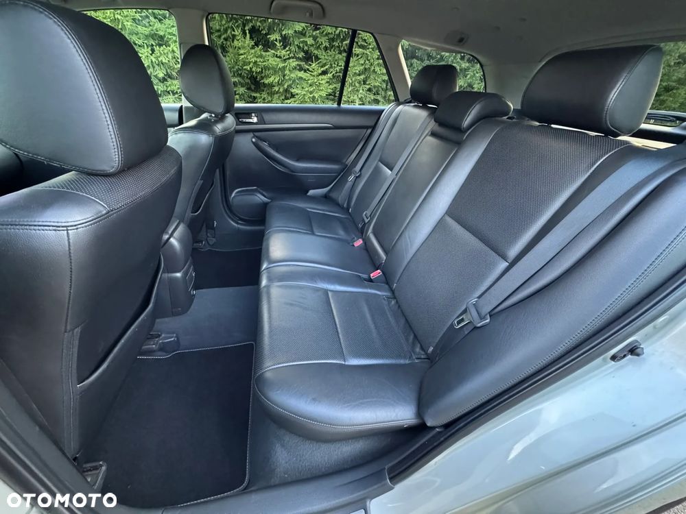 Toyota Avensis 2.0 D-4D Executive - 18