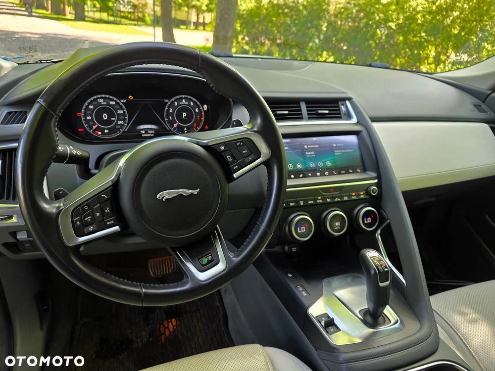 Jaguar E-Pace 2.0 P250 mHEV AWD R-Dynamic SE - 9
