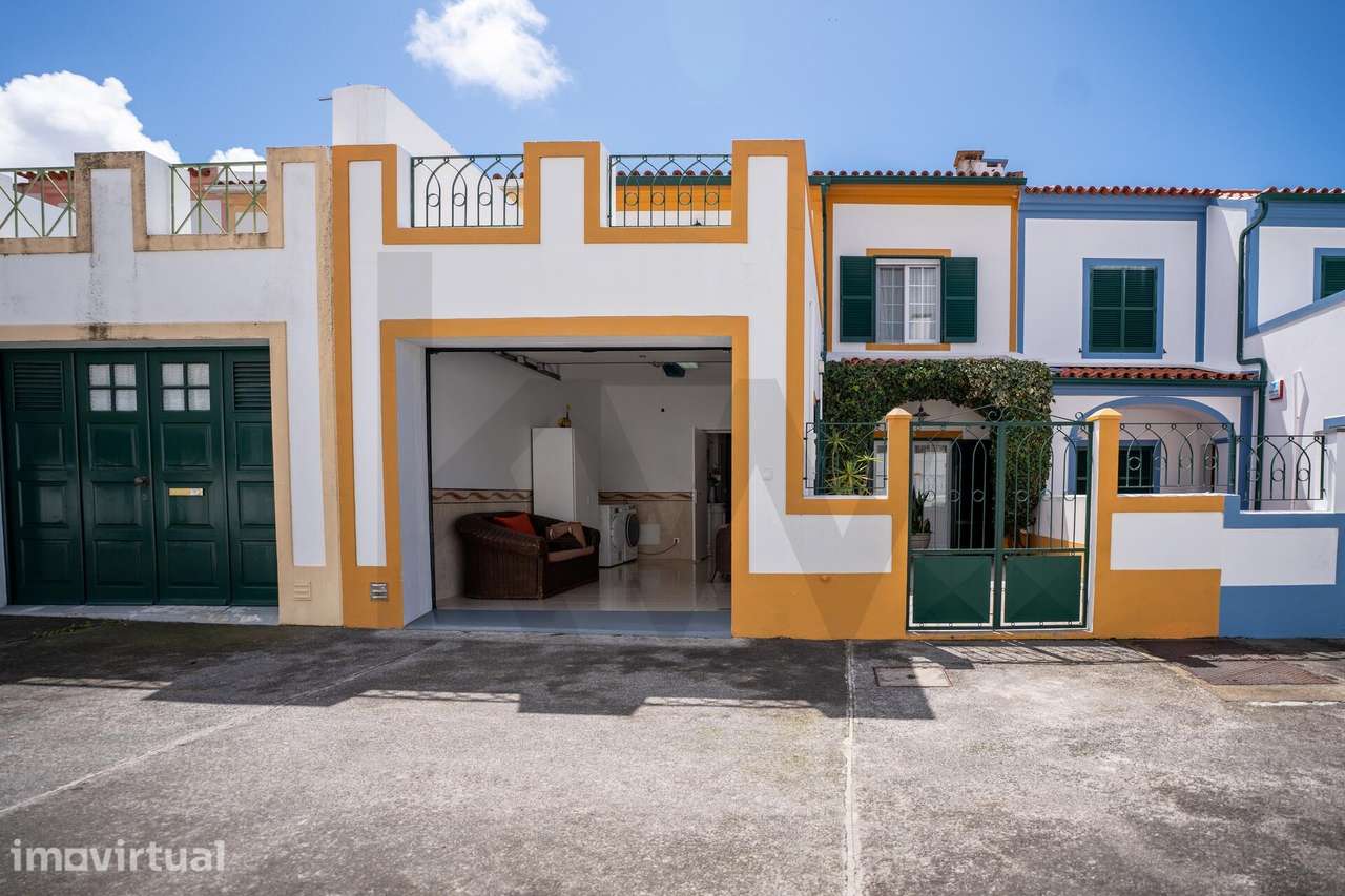 MORADIA T3 DE CHARME NO CENTRO DE PONTA DELGADA — ELEGÂNCIA, CONFORTO - Grande imagem: 2/32