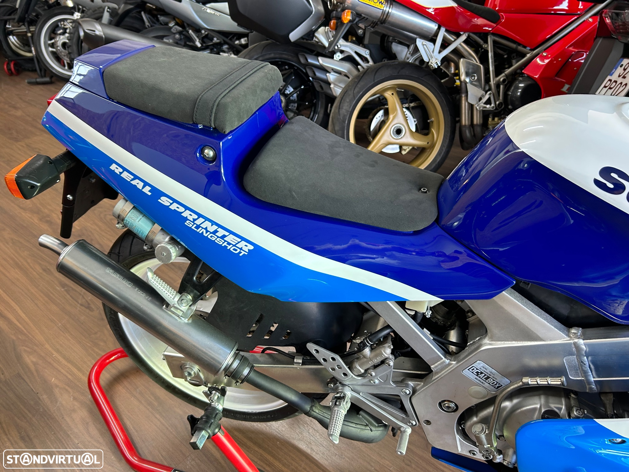 Suzuki RGV 250 VJ 21 - 19