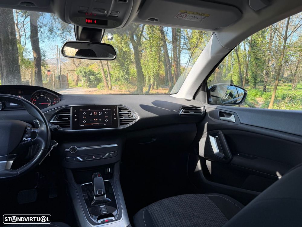 Peugeot 308 1.2 PureTech Allure EAT8 - 19