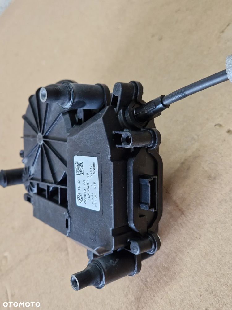 ZAMEK DRZWI LEWY VW T6.1 7LA843603G 7LA843745 - 15