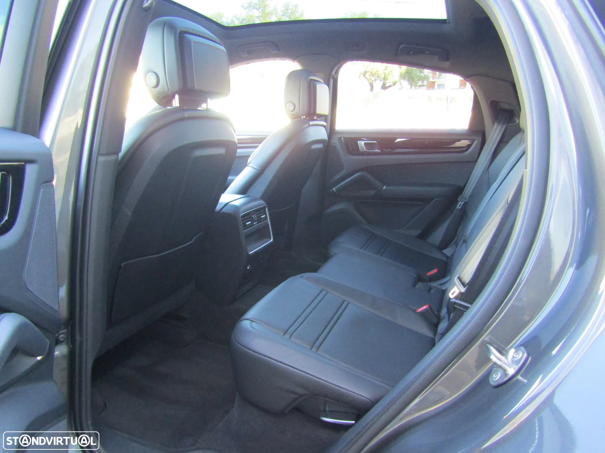 Porsche Cayenne Coupé E-Hybrid - 26