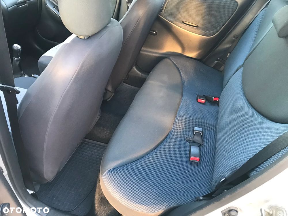Toyota Yaris 1.4 D-4D Base - 12