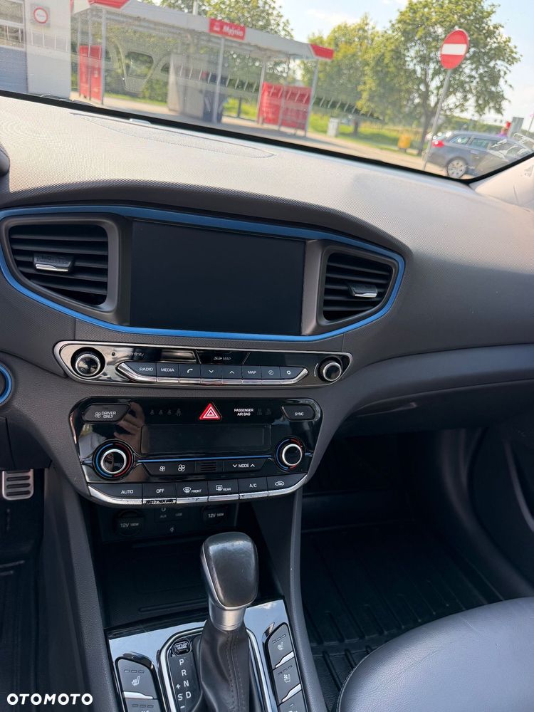 Hyundai IONIQ Hybrid Business - 12