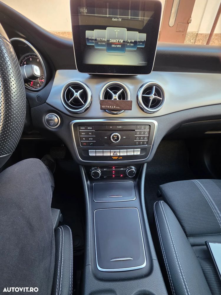 Mercedes-Benz GLA - 9
